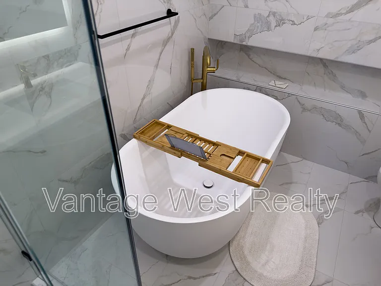 3800 Capozzi Rd #806 — Photo 9