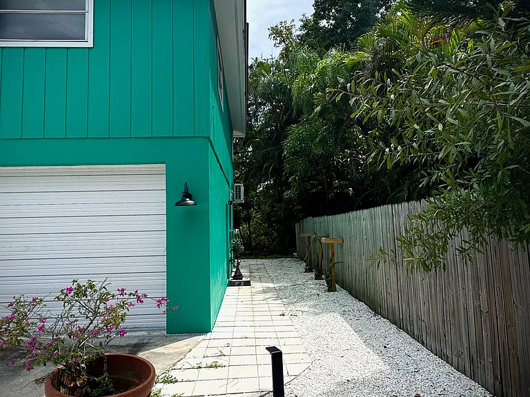 Private Unit Walkable to Downtown Bonita Springs!