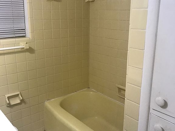 4th image of 4235 Seagrape Dr #1