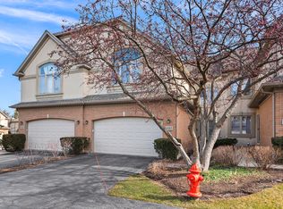 1043 W Sutton Ct, Palatine, IL 60067