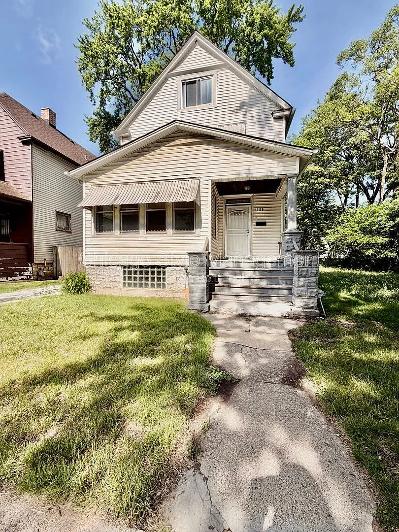 4 bed, 2.0 bath, $2,000 — Photo 1