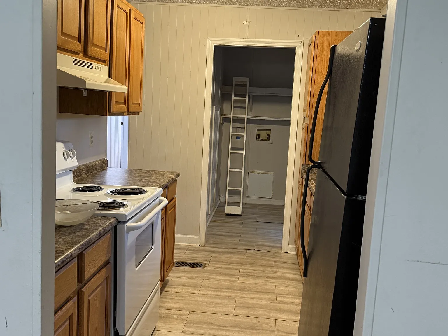 3 bed, 2.0 bath, 1400 sqft, $1,800 — Photo 4