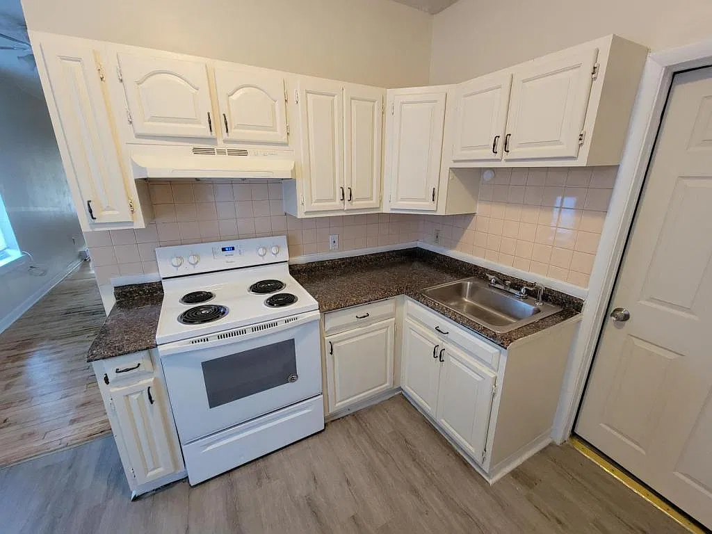 141-143 Divison St, D — Photo 2