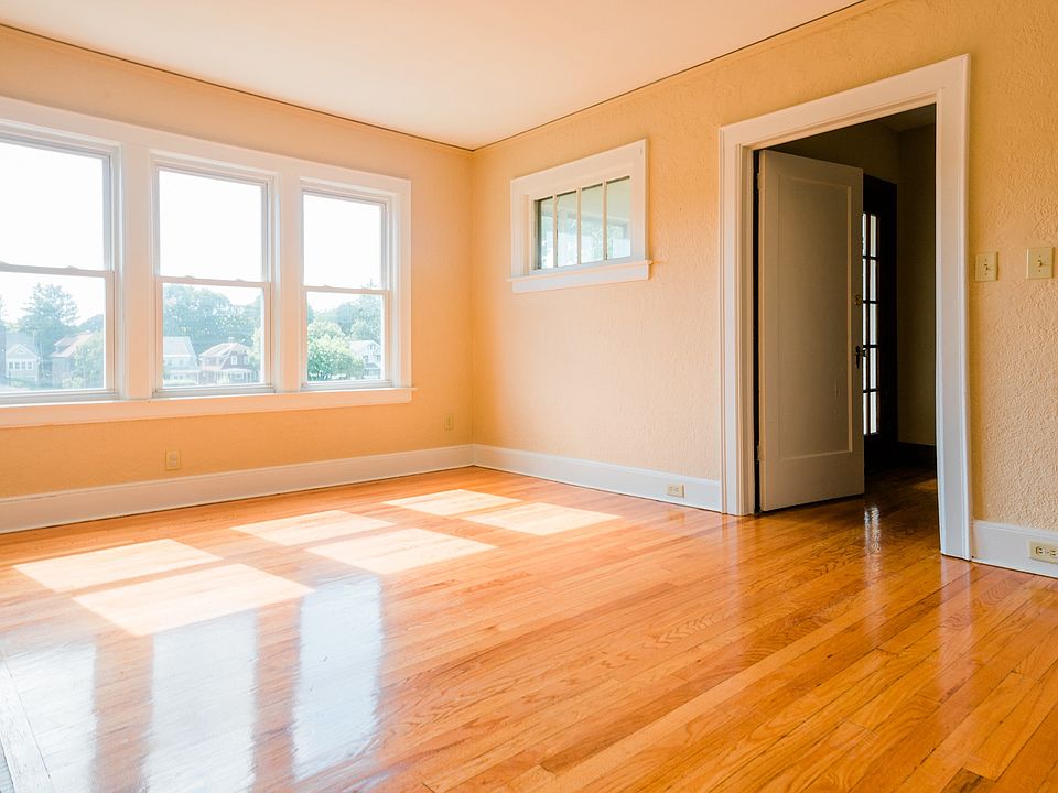 1st image of 633 Westmoreland Ave #633