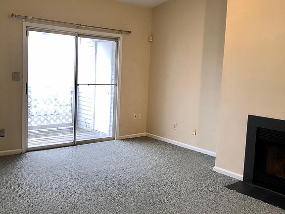 5th image of 604 Shoreham Ct APT 301