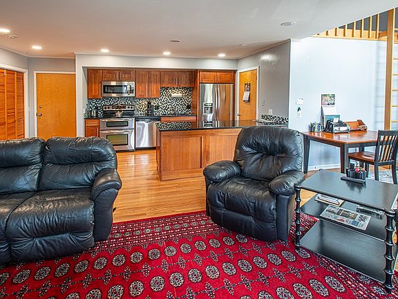 4th image of 351 Pleasant St APT 11