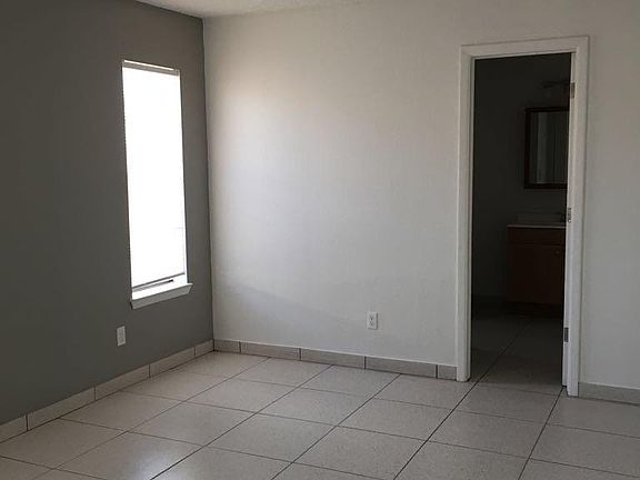 3rd image of 3524 E Glen Dr #B
