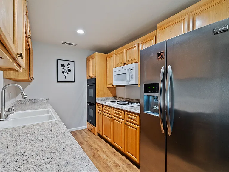 2384 Saturn Skyway — Photo 6