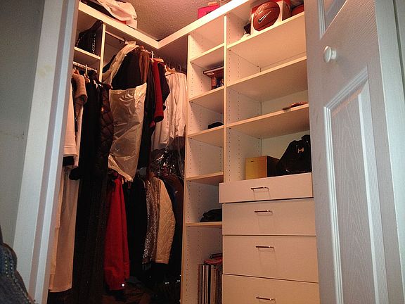 Master Bed Walk In Closet