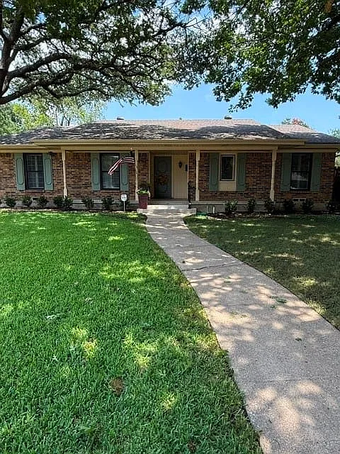 3 bed, 2.0 bath, 1901 sqft, $3,000 — Photo 2
