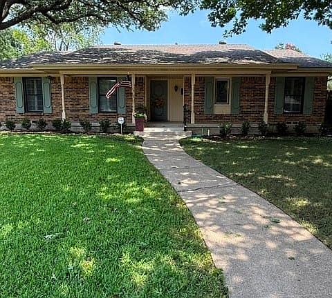 2nd image of 1208 N Cottonwood Dr