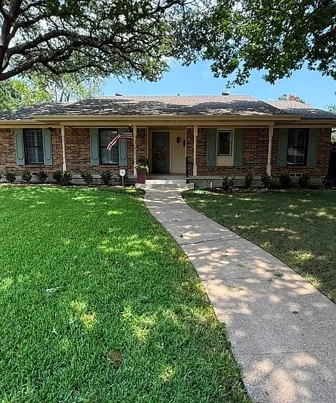1208 N Cottonwood Dr — Photo 2