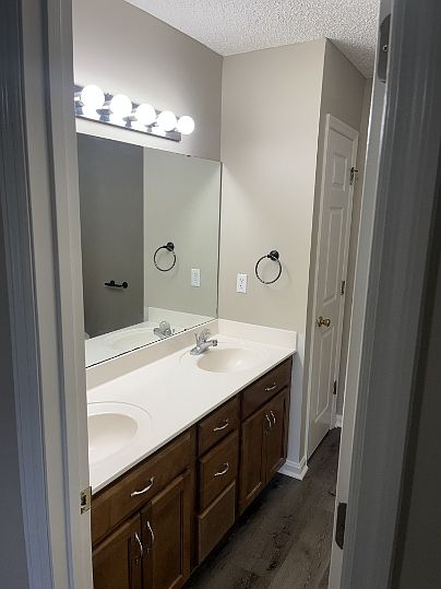 1st image of 4004 Foxridge Ln
