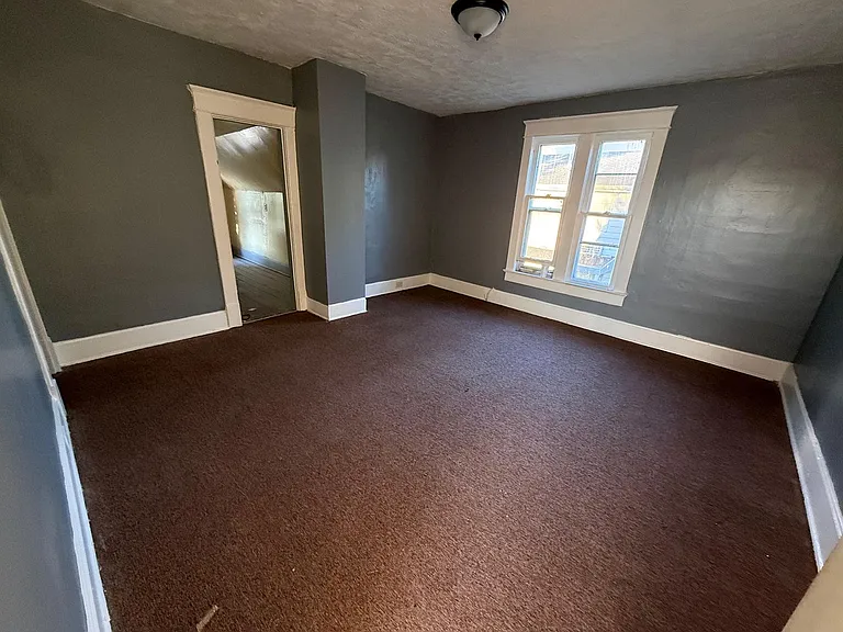 160 Hancock St — Photo 2