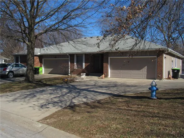 2320 & 2322 Twin Oaks Dr, Harrisonville, MO 64701
