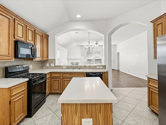 3rd image of 860 Rock Harbor Ln