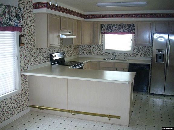 3rd image of 333 Chateau Dr