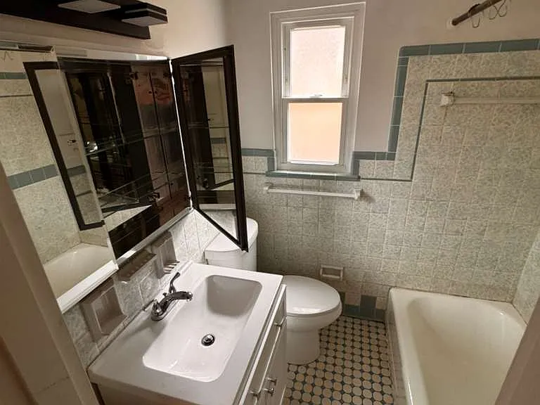 16 Barrington Rd #2W — Photo 4