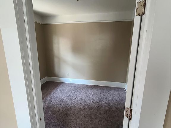 5th image of 3387 Comstock St