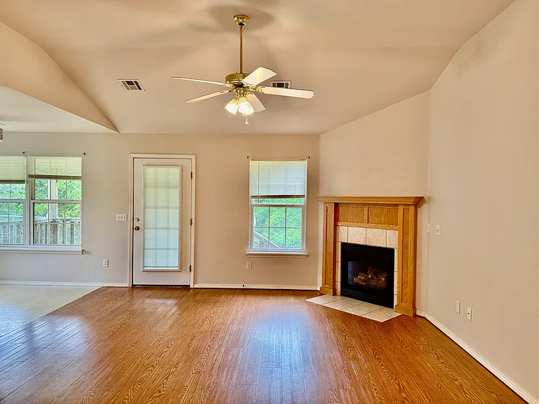 15 Pennine Ln — Photo 4
