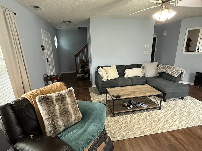 182 Lochwood Dr — Photo 3