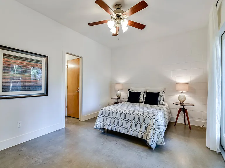 2608 E 6th St #8 — Photo 19