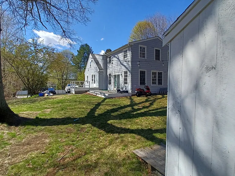 285 Lowell St — Photo 4