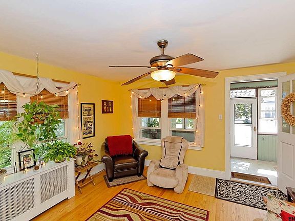 hardwood floor & ceiling fan