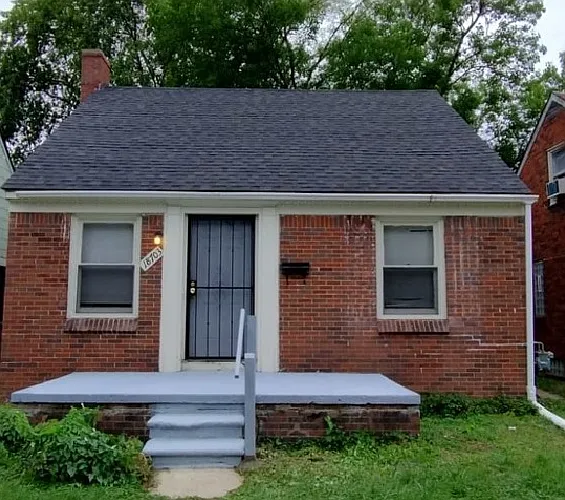 18703 Waltham St — Photo 1