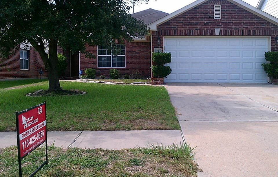 1st image of 3903 Pebble Garden Ln