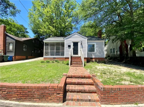 705 Greenland Dr, Fayetteville, NC 28303