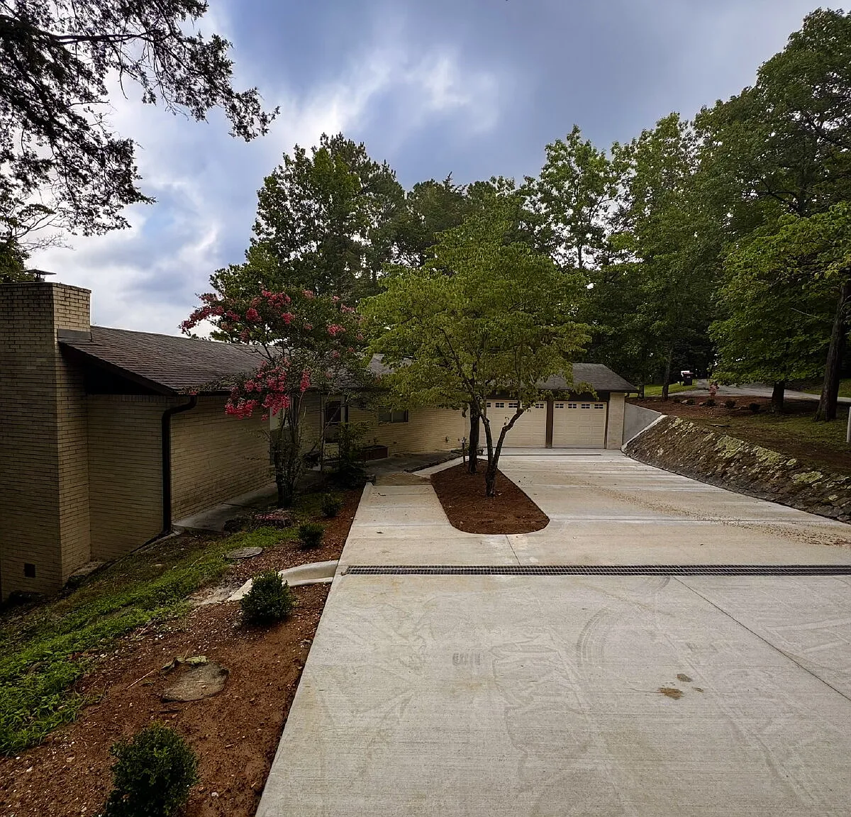 3 bed, 4.0 bath, 2730 sqft, $2,400 — Photo 1
