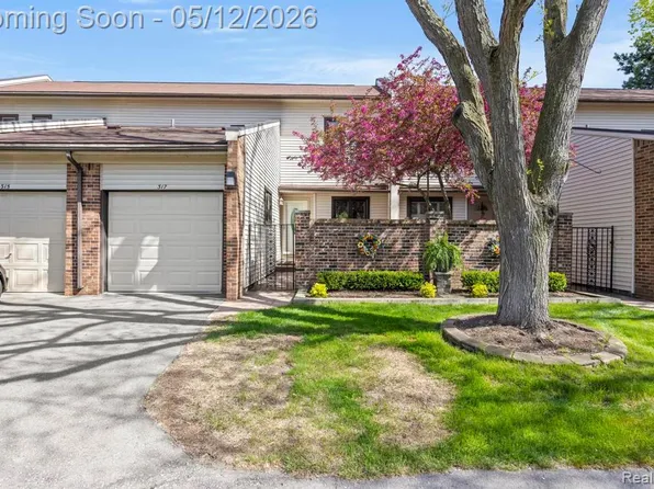 317 Willow Grove Ln, Rochester, MI 48307
