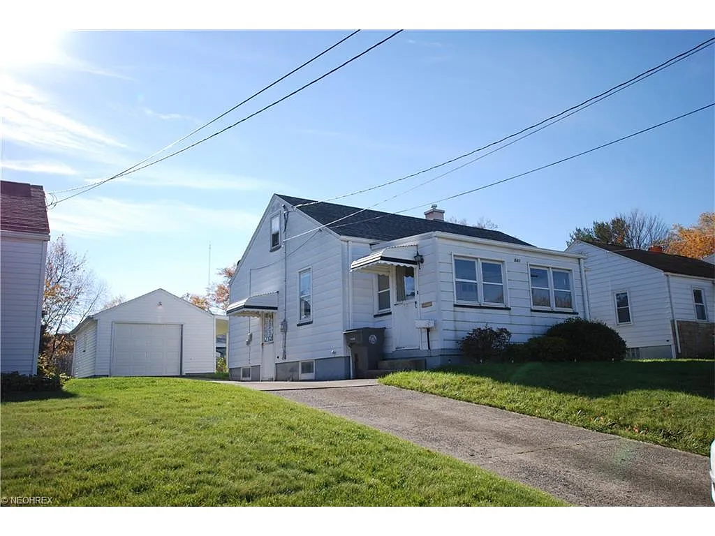 841 Cornell Ave photo 1