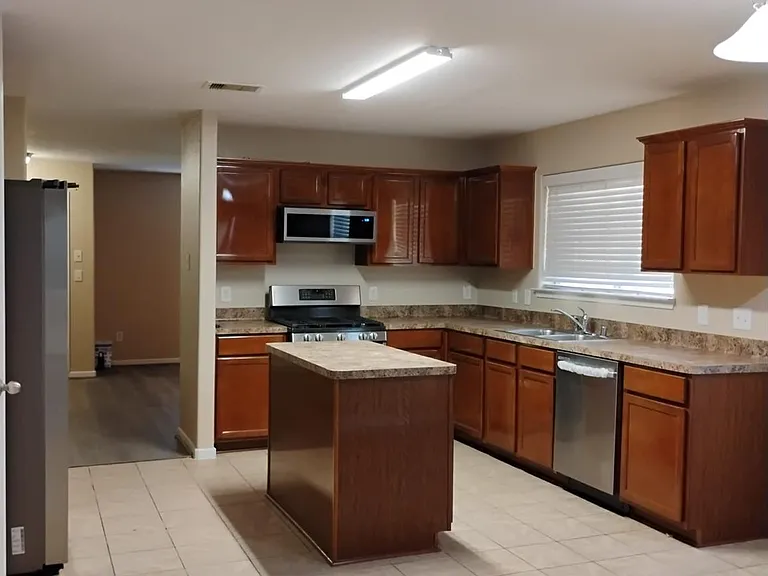 9115 Summer Valley Ln — Photo 4