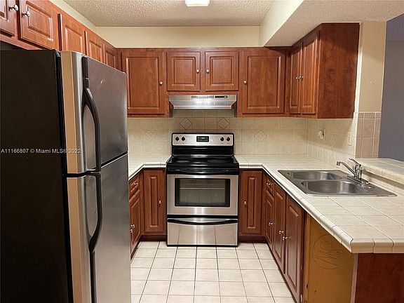 4th image of 200 Palm Cir W APT 206