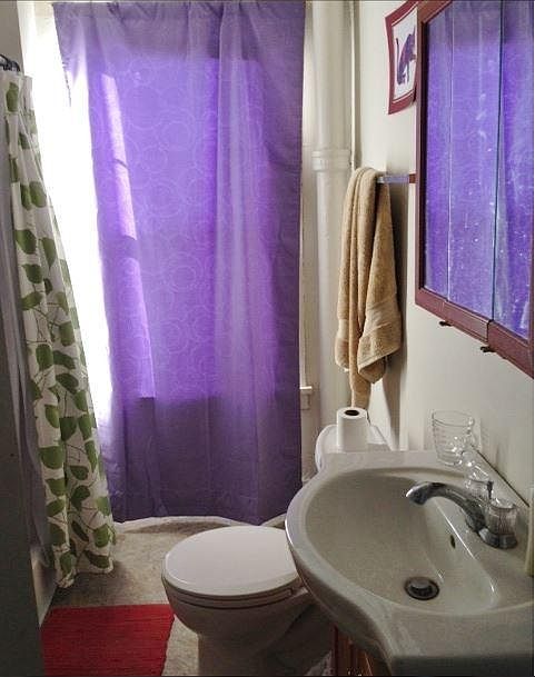 2nd image of 194 College St #1