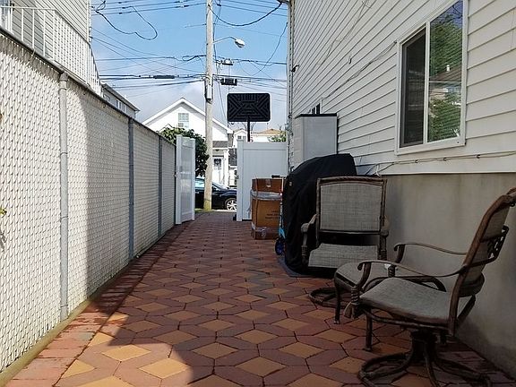 3rd image of 154 Kiswick St