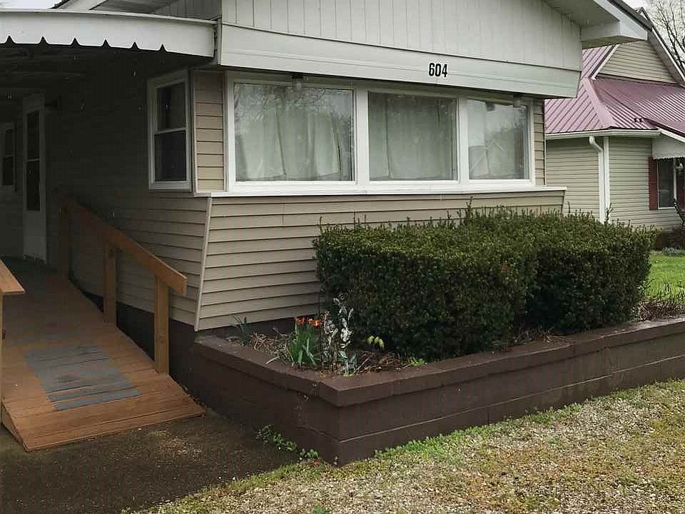 1st image of 604 S Michigan St