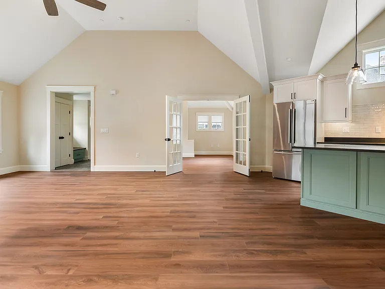669 Lincoln Ave — Photo 4