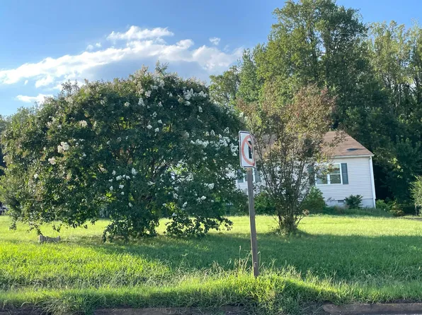 8337 W Patrick Henry Hwy, Green Bay, VA 23942