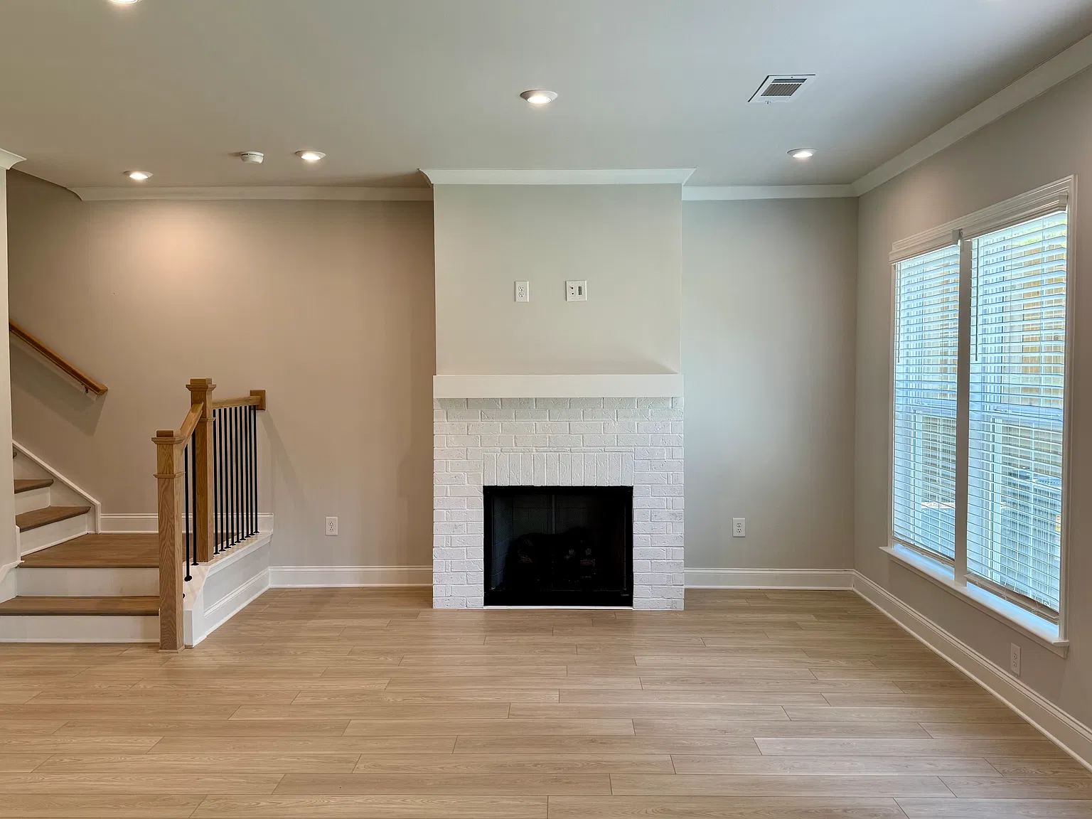 3 bed, 2.5 bath, 2035 sqft, $2,500 — Photo 3