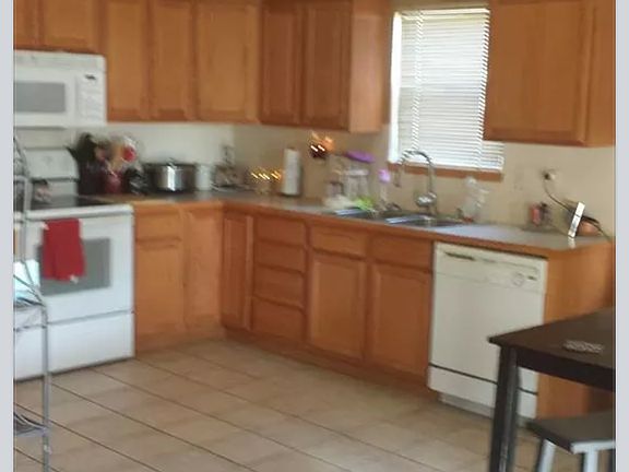 2nd image of 2124 Farmstead St