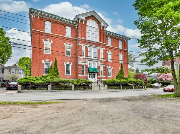 35 Flint St APT 209, Salem, MA 01970