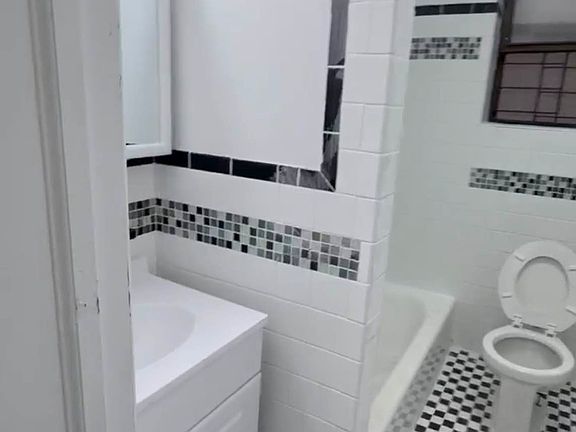 3rd image of 525 E 21st St APT 3