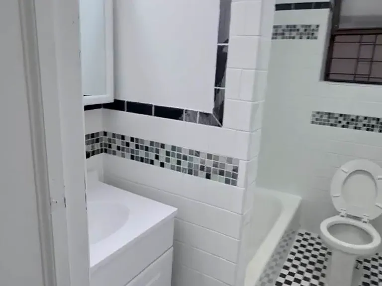 525 E 21st St #3 — Photo 3