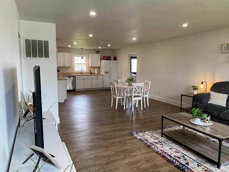 7302 N Buddy Dr — Photo 4