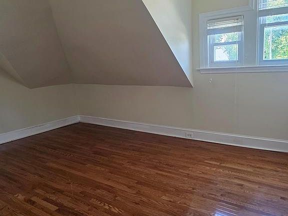 3rd image of 233 Garfield Ave APT 5