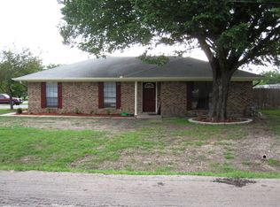 1001 N Parmele St, Leonard, TX 75452
