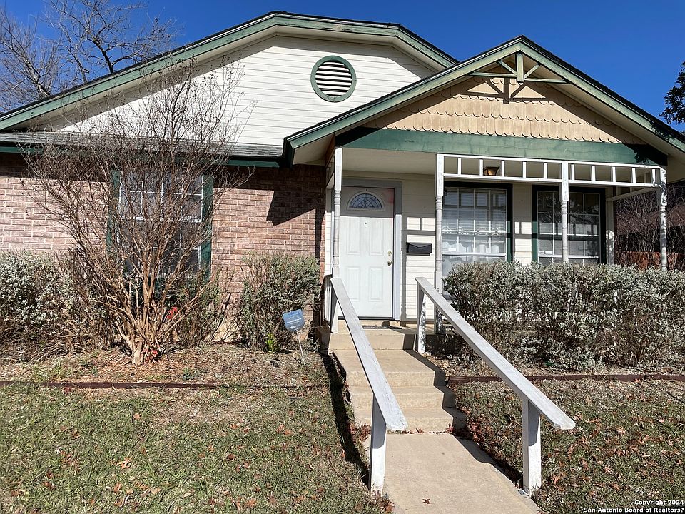 1st image of 720 GARDEN MEADOW DR